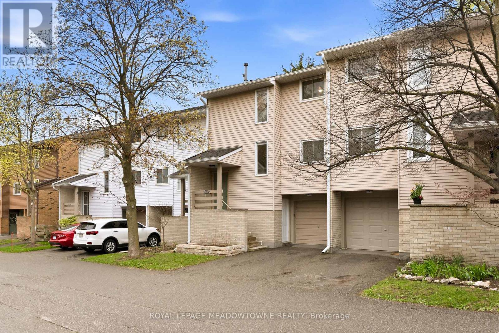 8 Lynden Circle, Halton Hills, Ontario  L7G 4Y8 - Photo 4 - W13209170