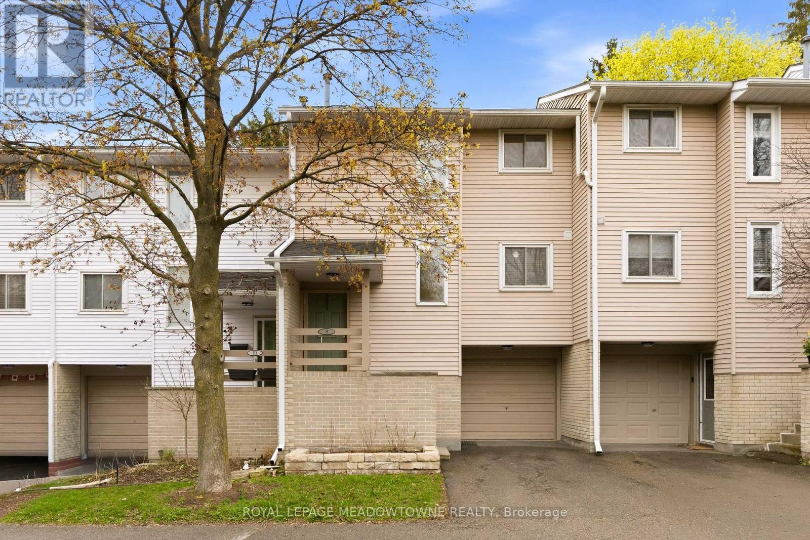 8 Lynden Circle, Halton Hills, Ontario  L7G 4Y8 - Photo 5 - W13209170