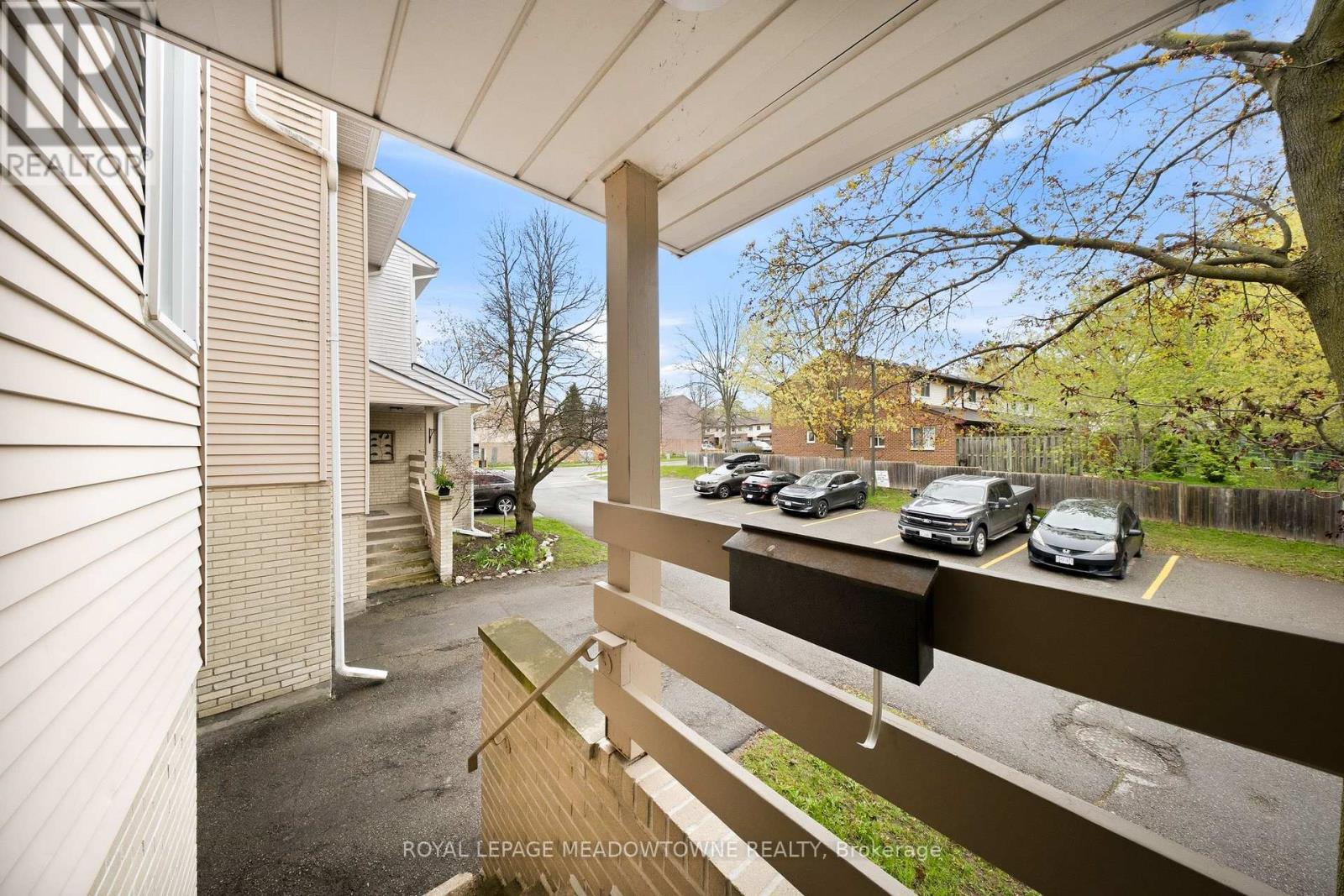 8 Lynden Circle, Halton Hills, Ontario  L7G 4Y8 - Photo 6 - W13209170