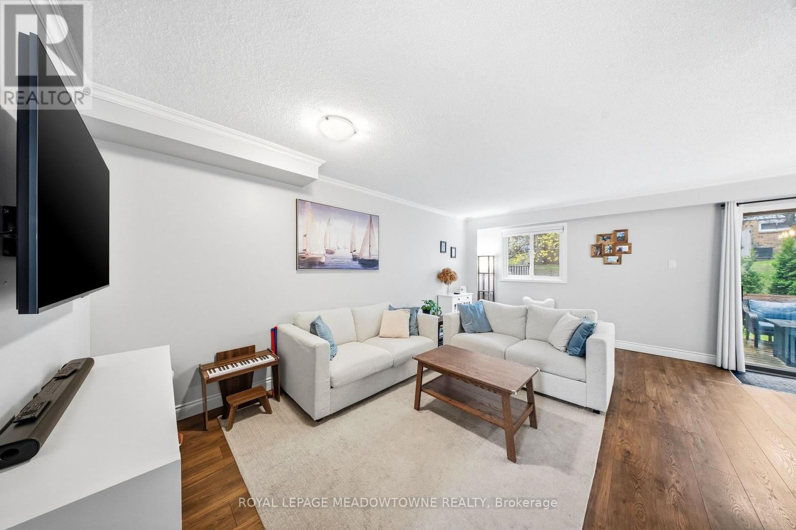 8 Lynden Circle, Halton Hills, Ontario  L7G 4Y8 - Photo 8 - W13209170