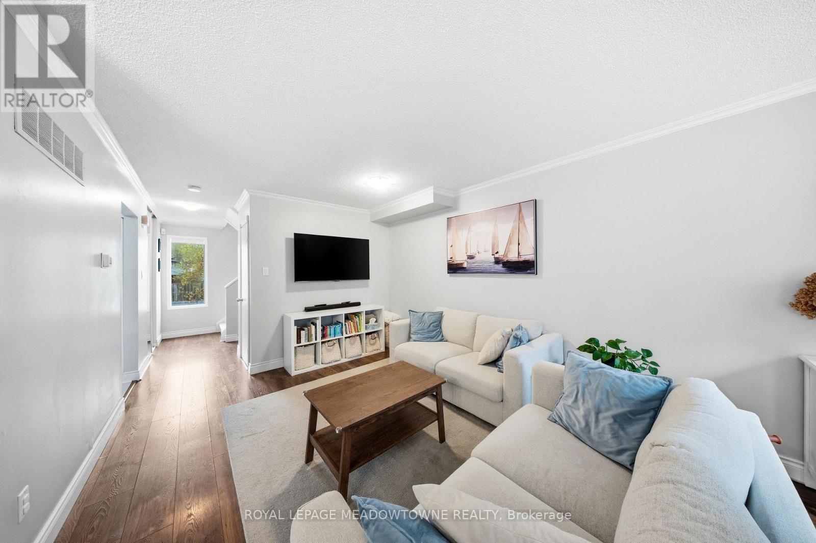 8 Lynden Circle, Halton Hills, Ontario  L7G 4Y8 - Photo 9 - W13209170