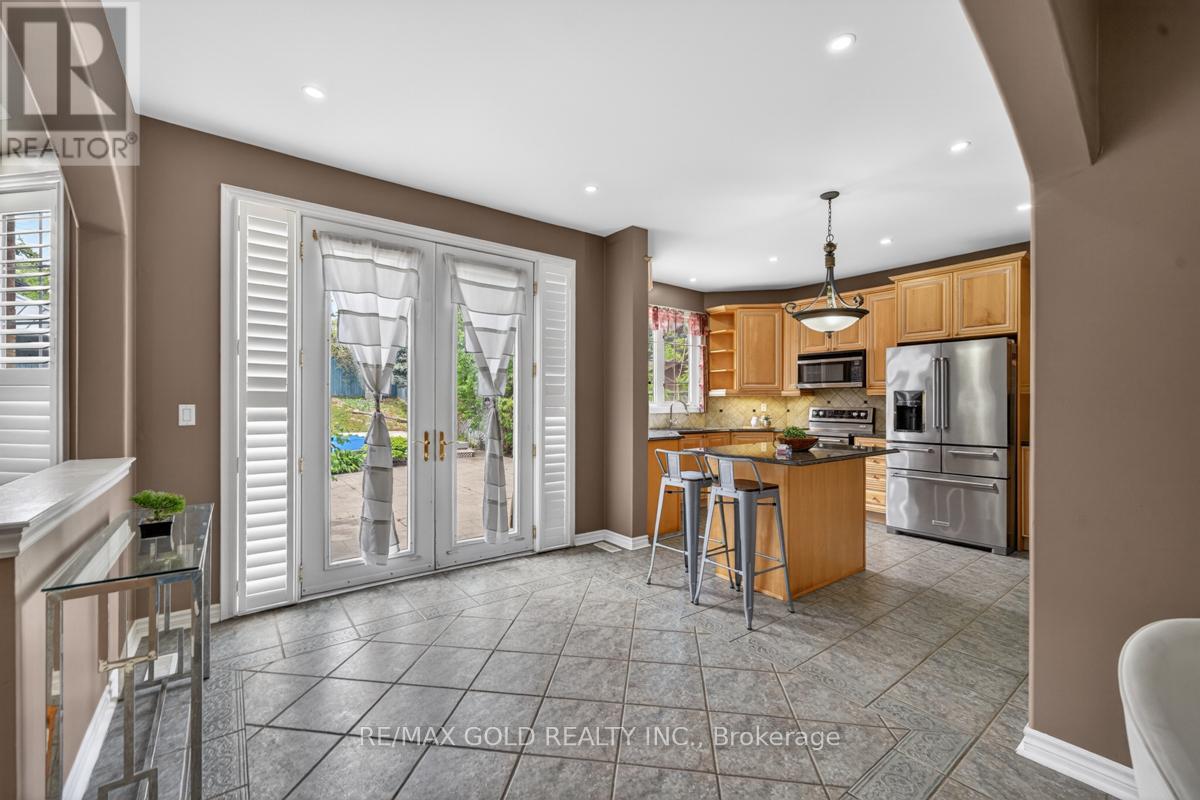 61 Whitwell Drive, Brampton, Ontario  L6P 1E5 - Photo 18 - W13209244