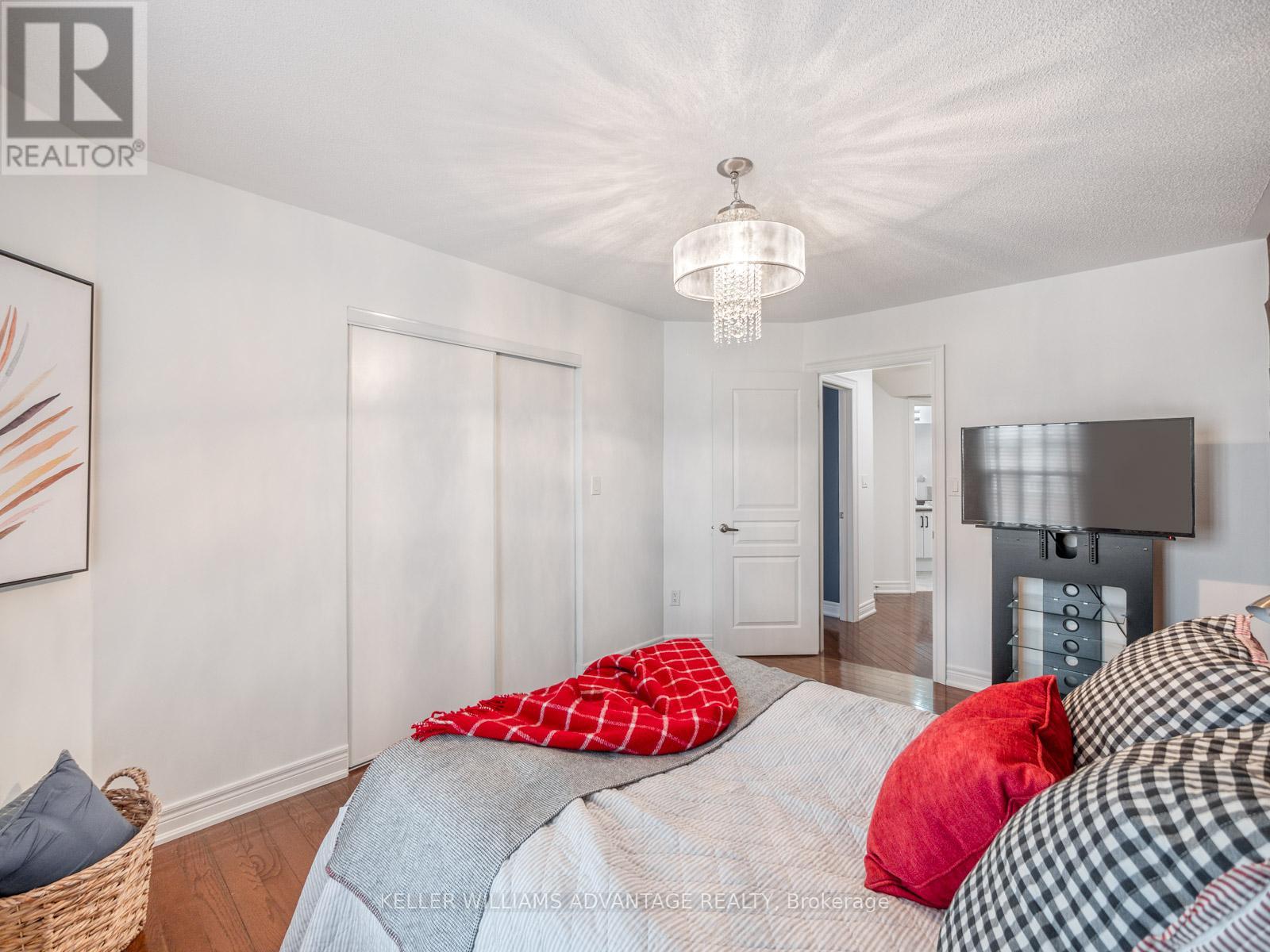 34 Fairhead Mews, Toronto, Ontario  M4E 3Y4 - Photo 11 - E13209530
