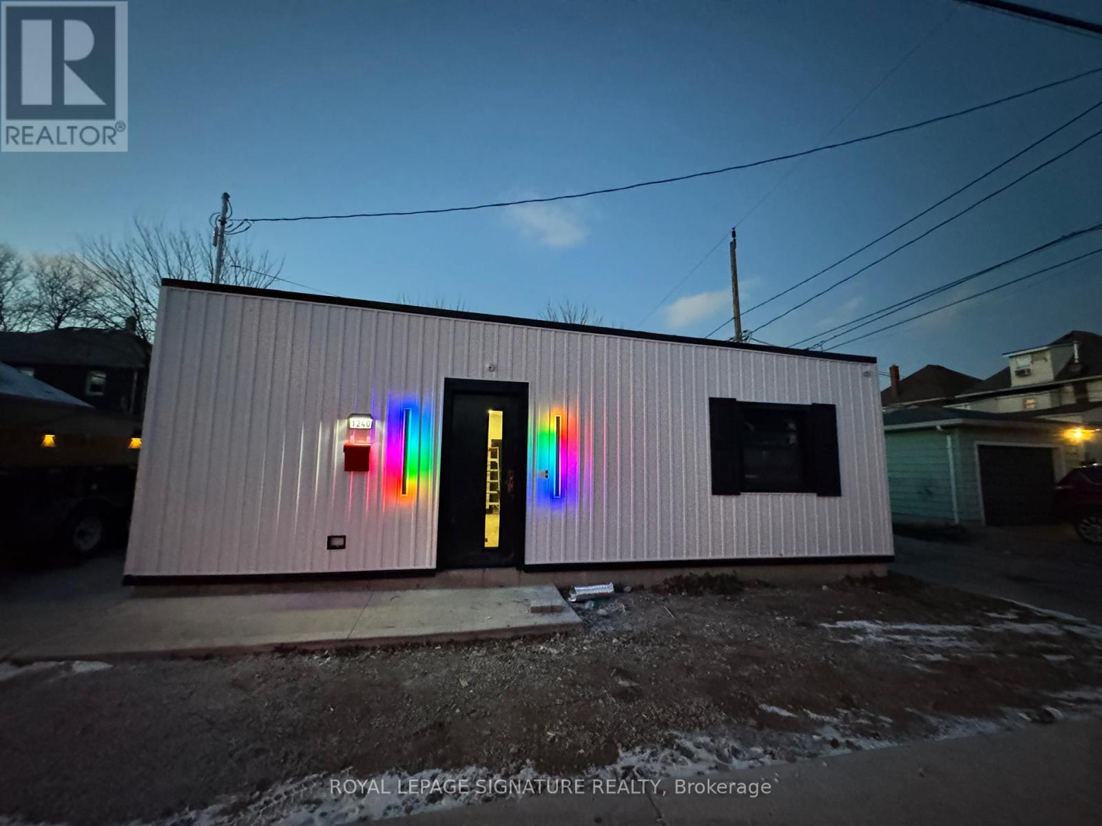 792 Pierre Avenue, Windsor, Ontario  N9A 2K5 - Photo 2 - X13209130