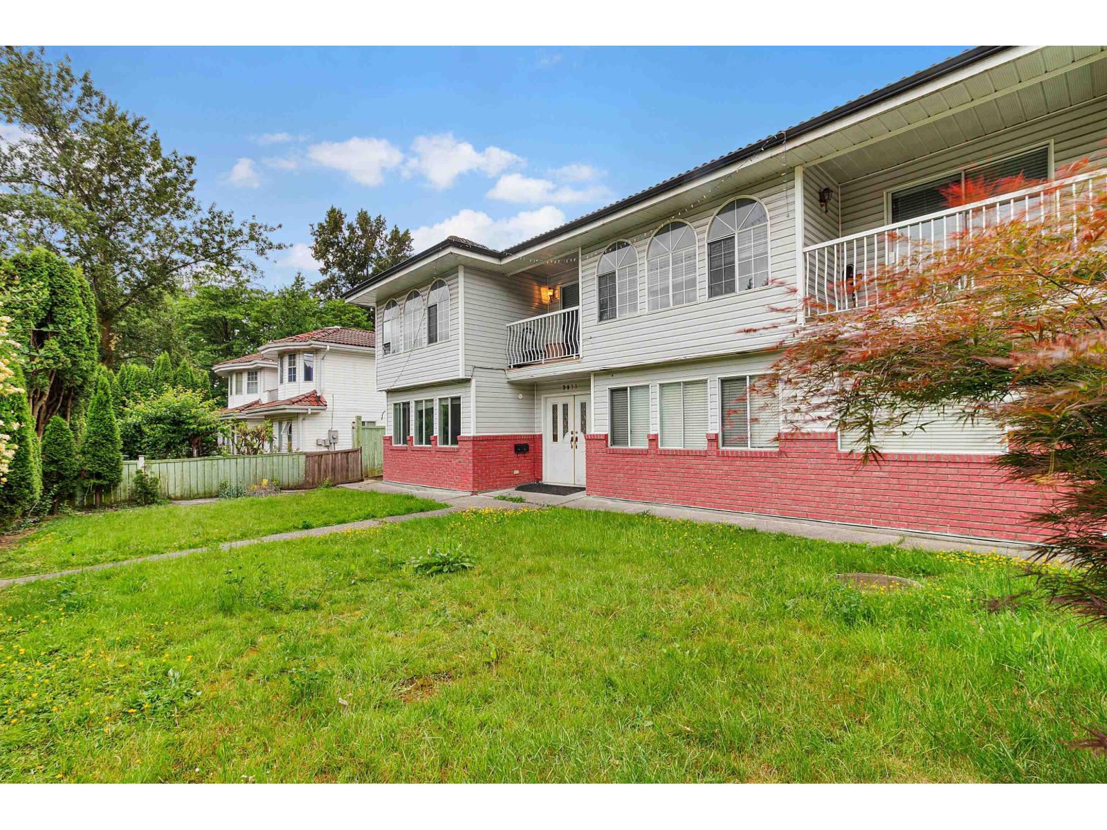 9011 King George Boulevard, Surrey, British Columbia  V3V 5V7 - Photo 2 - R3117342
