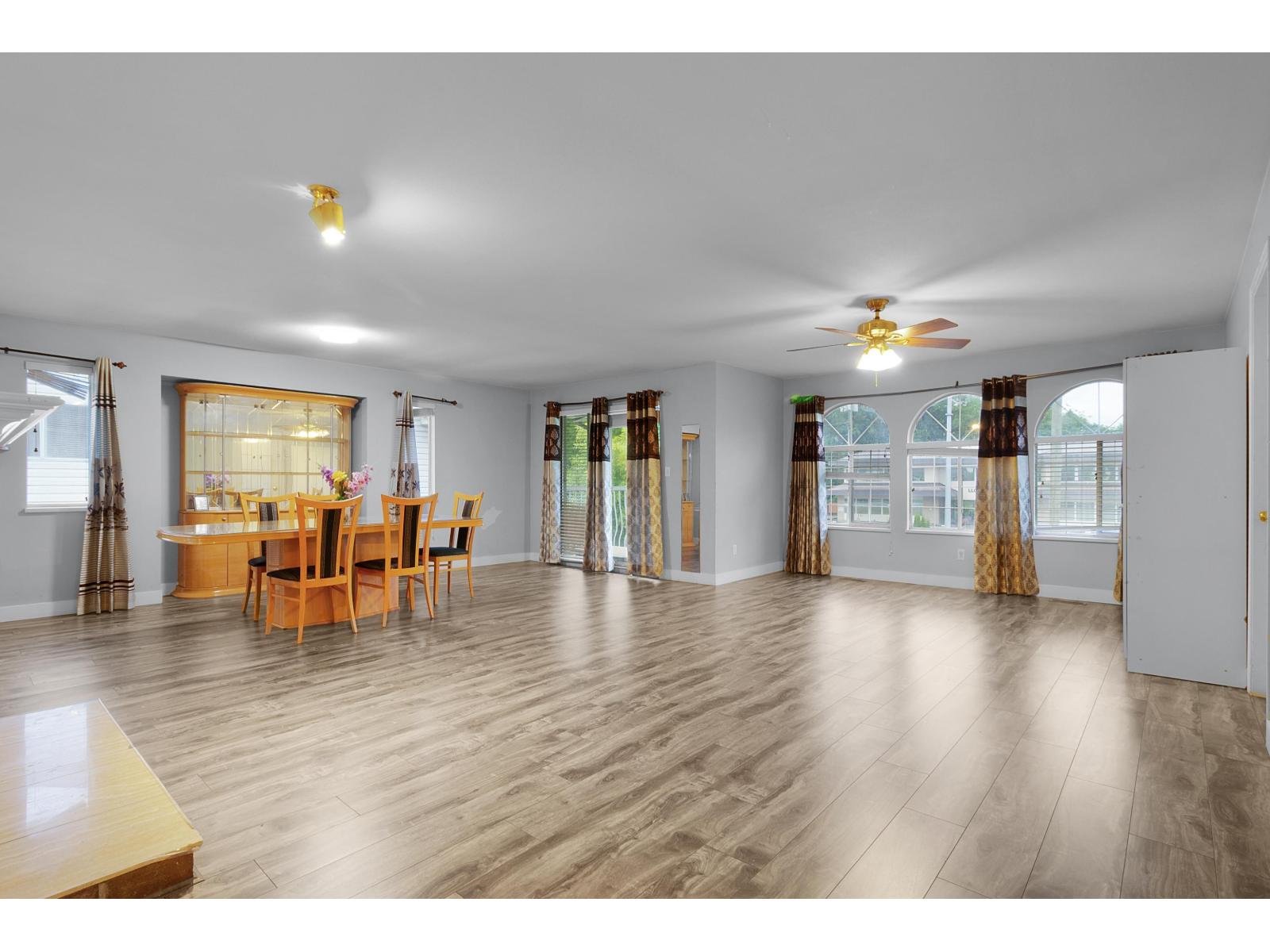 9011 King George Boulevard, Surrey, British Columbia  V3V 5V7 - Photo 8 - R3117342
