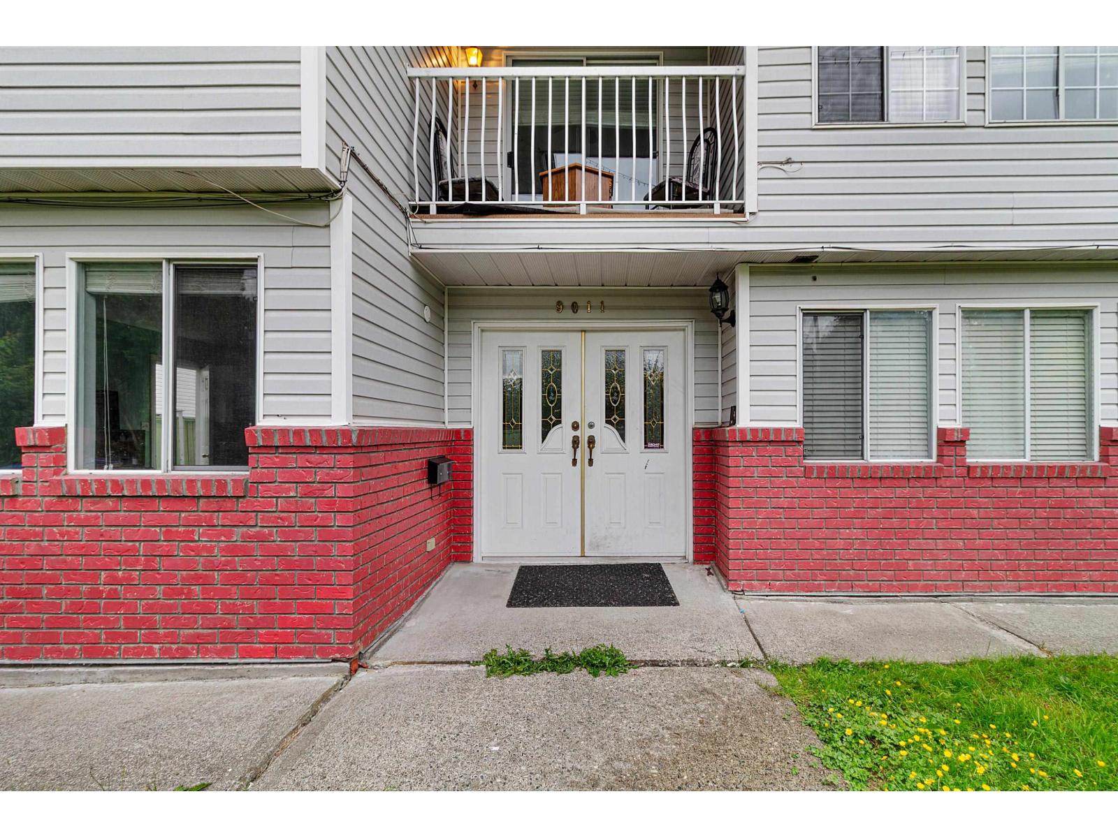 9011 King George Boulevard, Surrey, British Columbia  V3V 5V7 - Photo 3 - R3117342