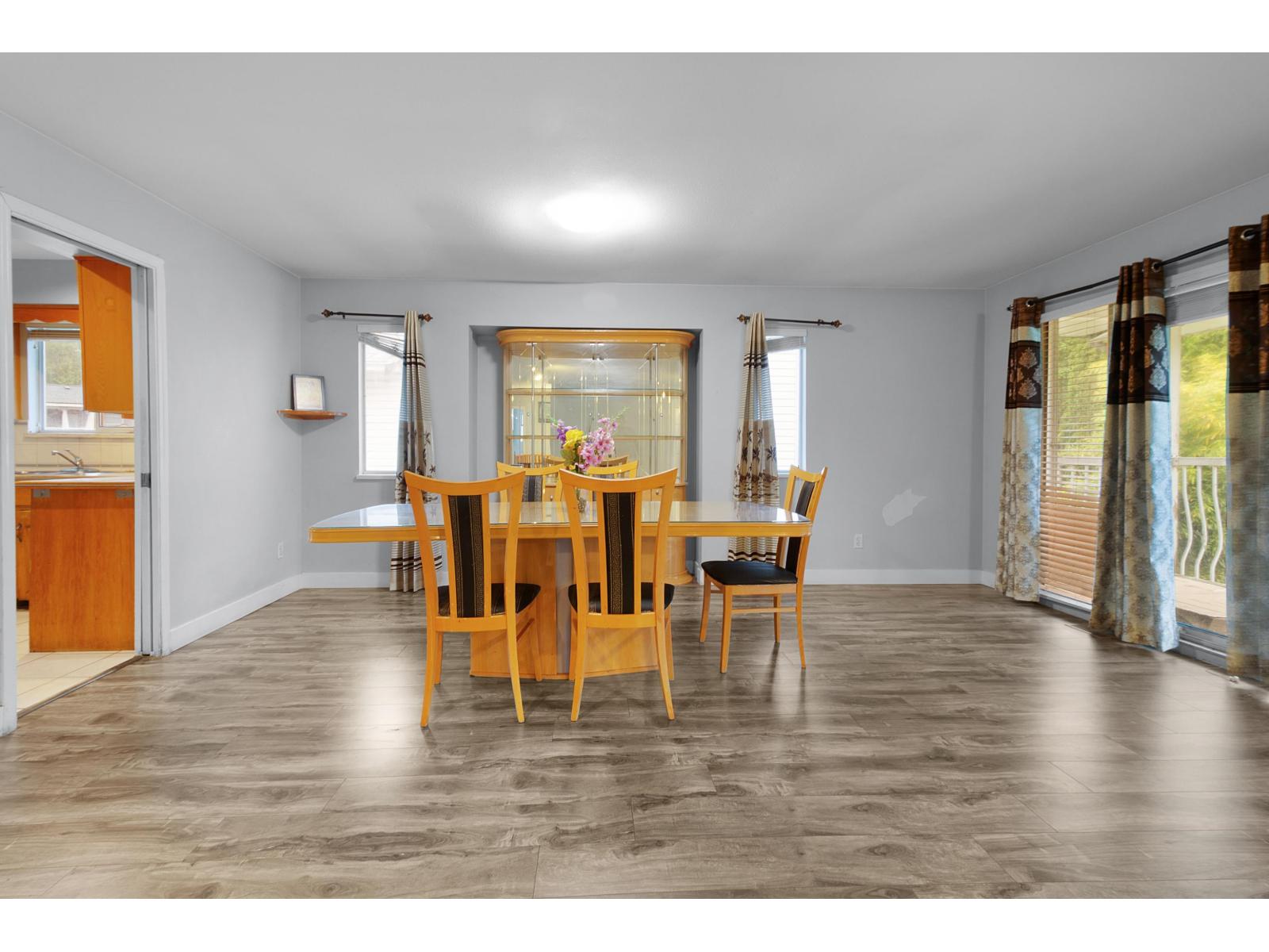 9011 King George Boulevard, Surrey, British Columbia  V3V 5V7 - Photo 15 - R3117342