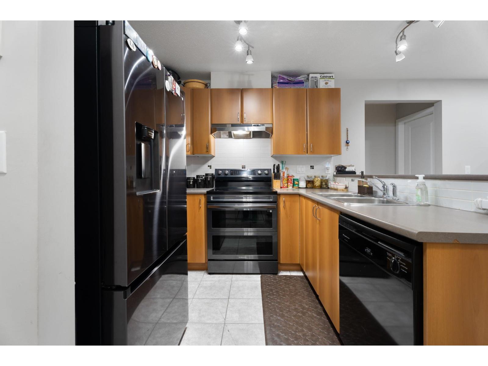 203 14885 105 Avenue, Surrey, British Columbia  V3R 2V6 - Photo 5 - R3129232