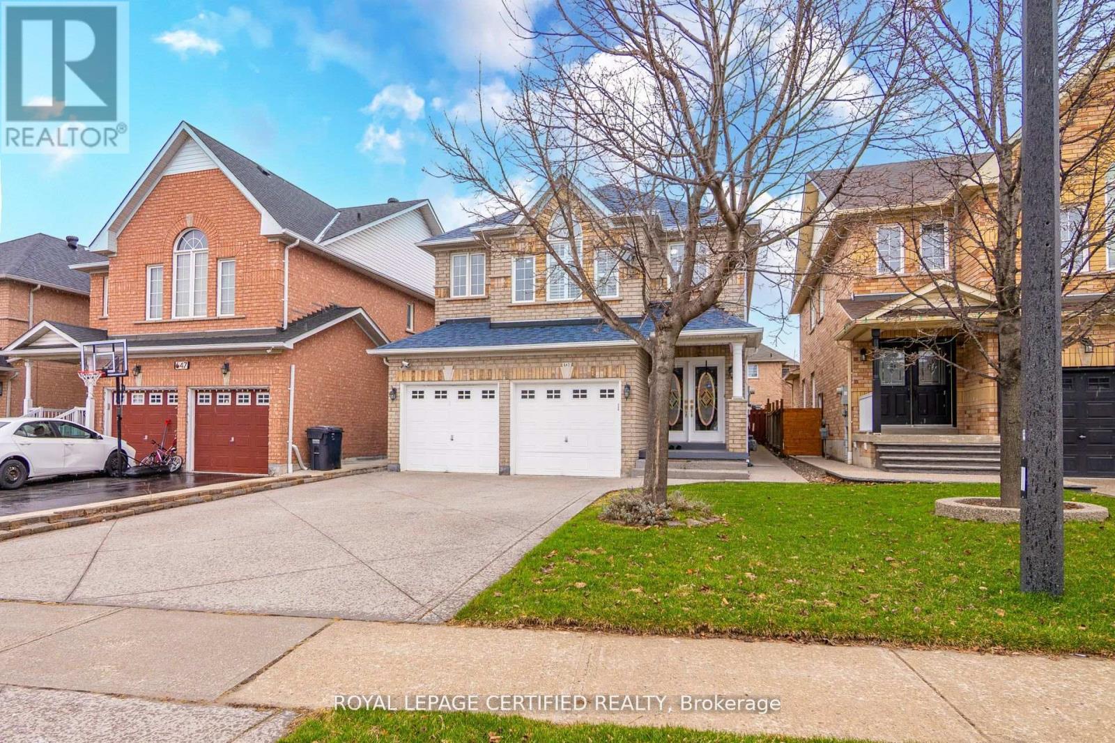 643 Garden Walk, Mississauga, Ontario  L5W 1V9 - Photo 2 - W13209536