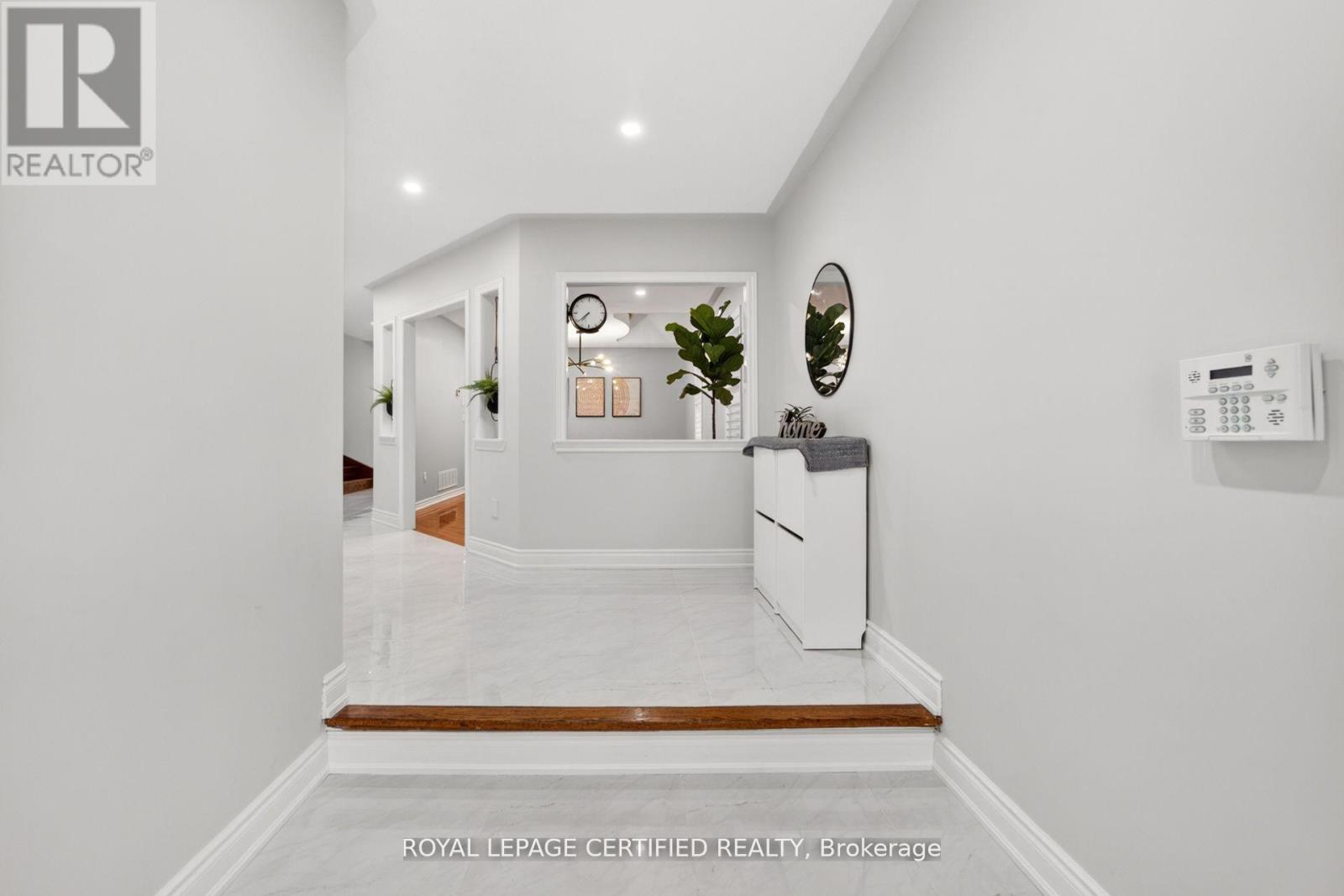 643 Garden Walk, Mississauga, Ontario  L5W 1V9 - Photo 4 - W13209536