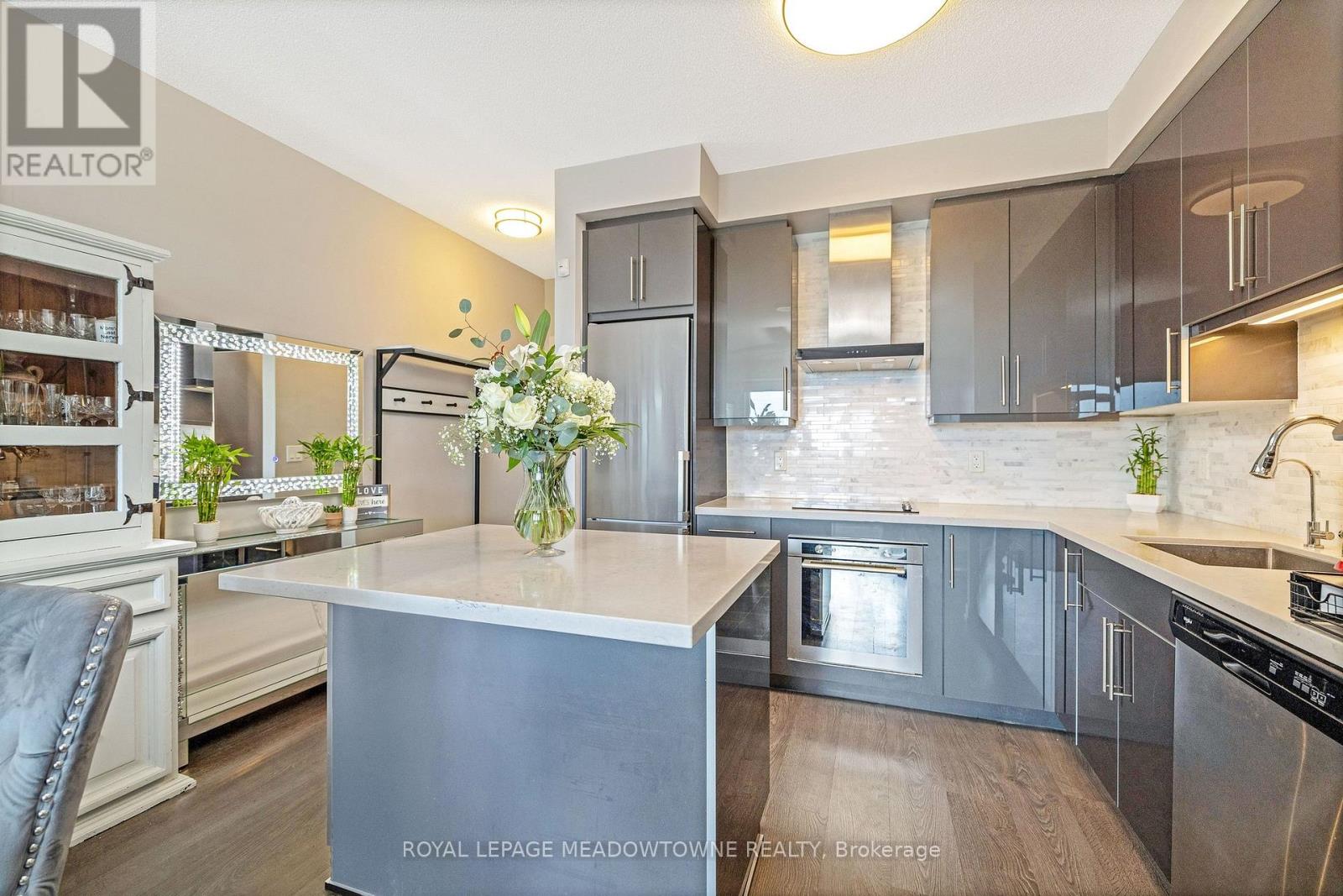 1902 - 2093 Fairview Street, Burlington, Ontario  L7R 0E6 - Photo 6 - W13209594