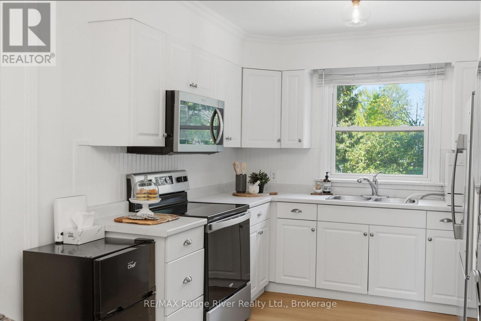 897 Parklane Avenue, Oshawa, Ontario  L1G 1N7 - Photo 9 - E13209624