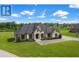 55 TEWS LANE, Hamilton, Ontario