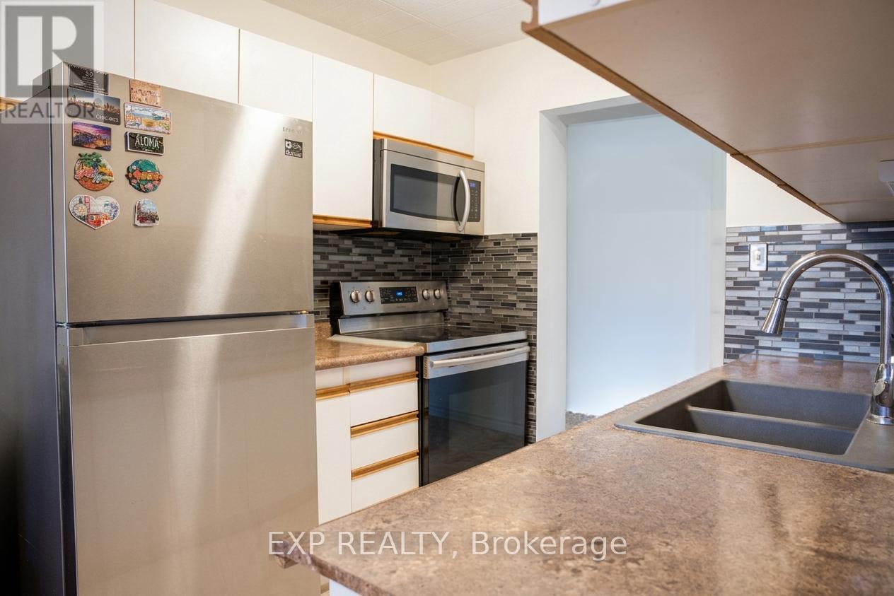 302 - 29 West Avenue W, Kitchener, Ontario  N2M 5E4 - Photo 2 - X13209522