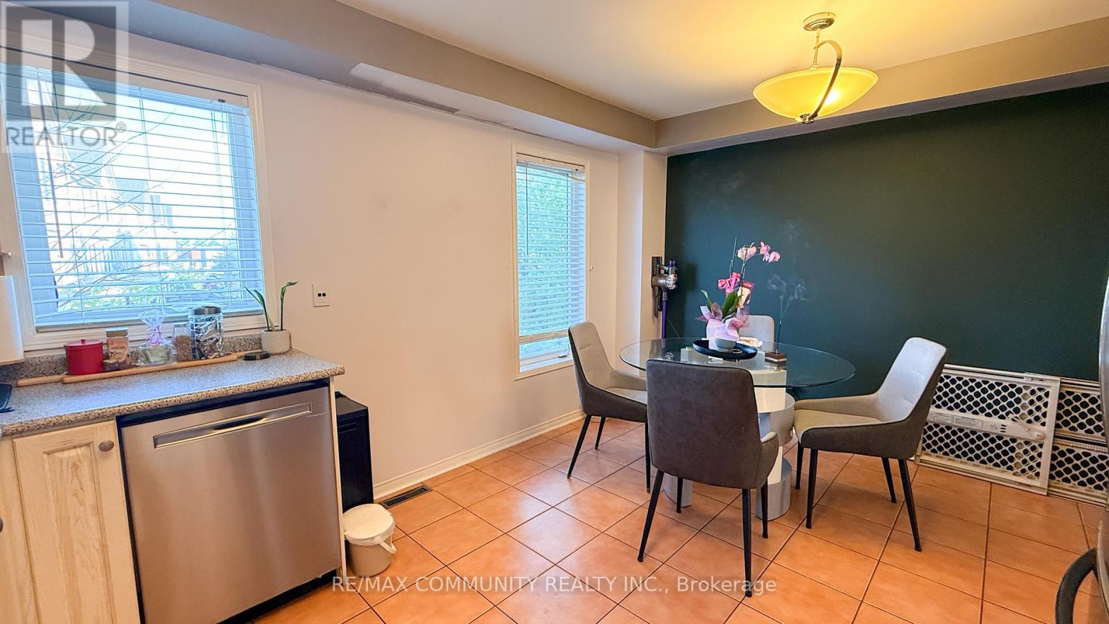 66 Mcgonigal Lane, Ajax, Ontario  L1T 4G9 - Photo 2 - E13209456