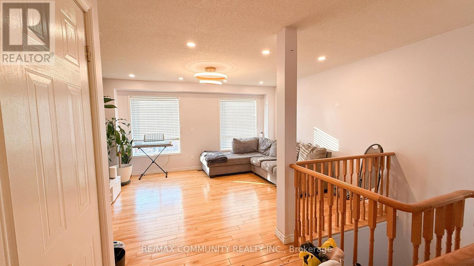 66 Mcgonigal Lane, Ajax, Ontario  L1T 4G9 - Photo 9 - E13209456