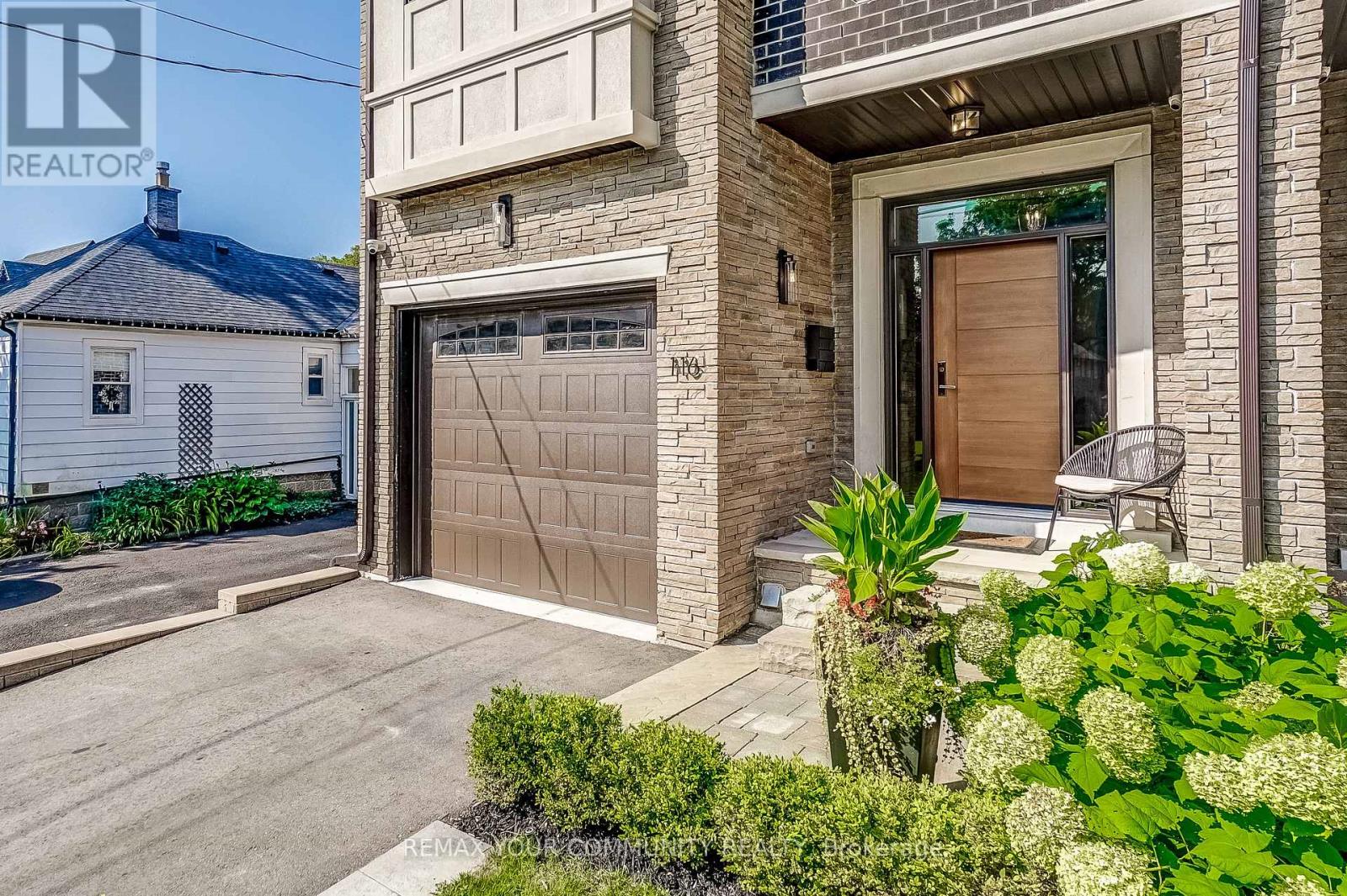 116 Lucas Street, Richmond Hill, Ontario  L4C 4P5 - Photo 2 - N13209350
