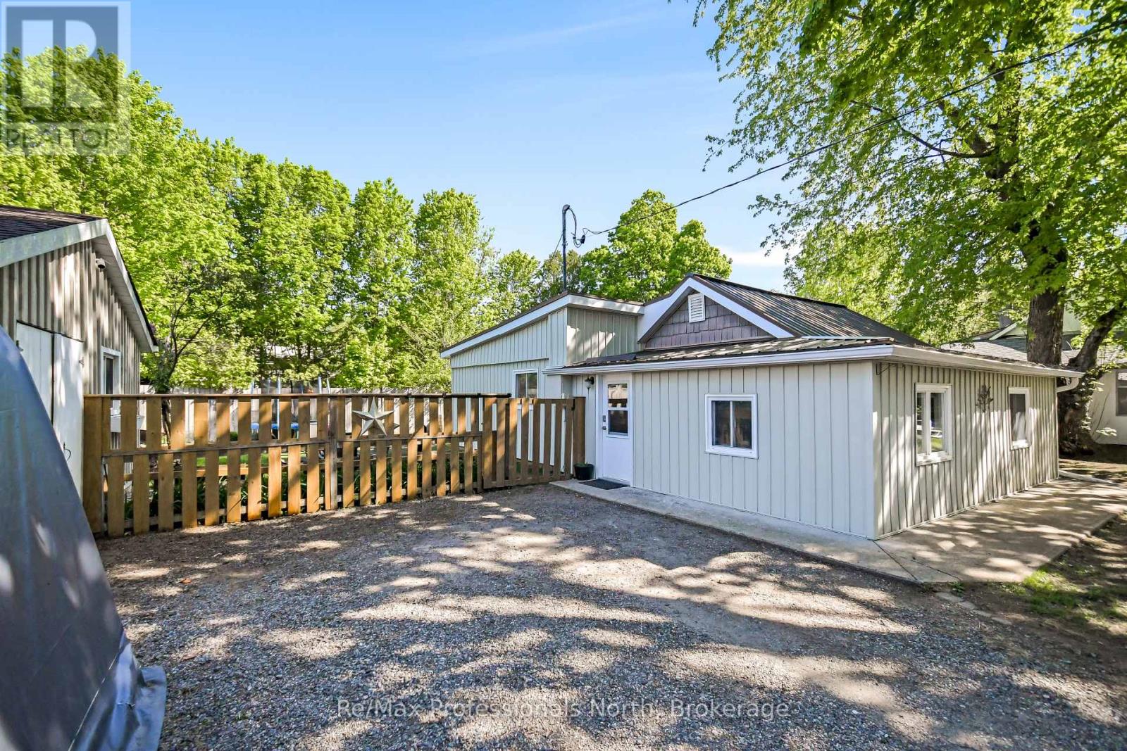 550 Pinedale Road, Gravenhurst, Ontario  P1P 1M1 - Photo 2 - X13128906