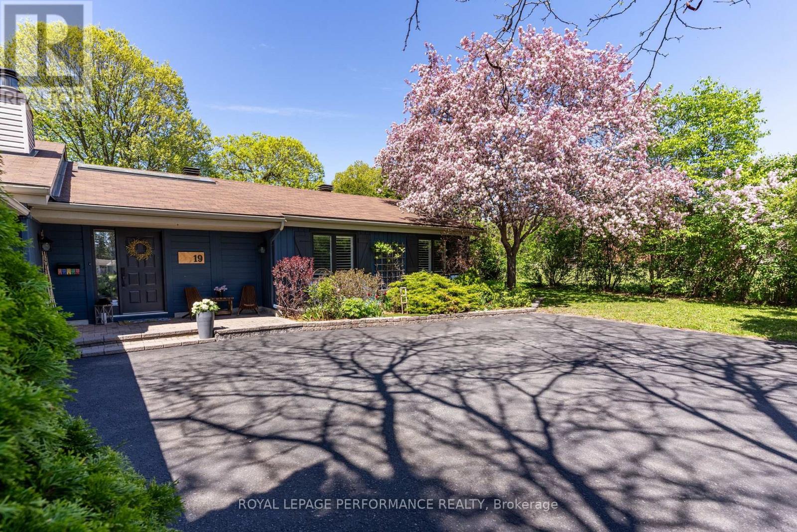 19 Colley Street, Ottawa, Ontario  K2J 3Z7 - Photo 2 - X13209668