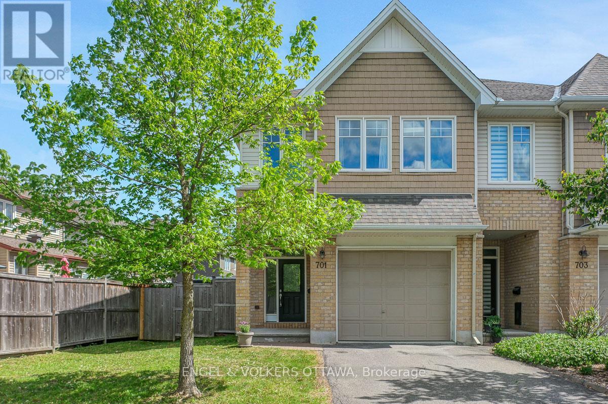 701 HAZELNUT CRESCENT, Ottawa, Ontario