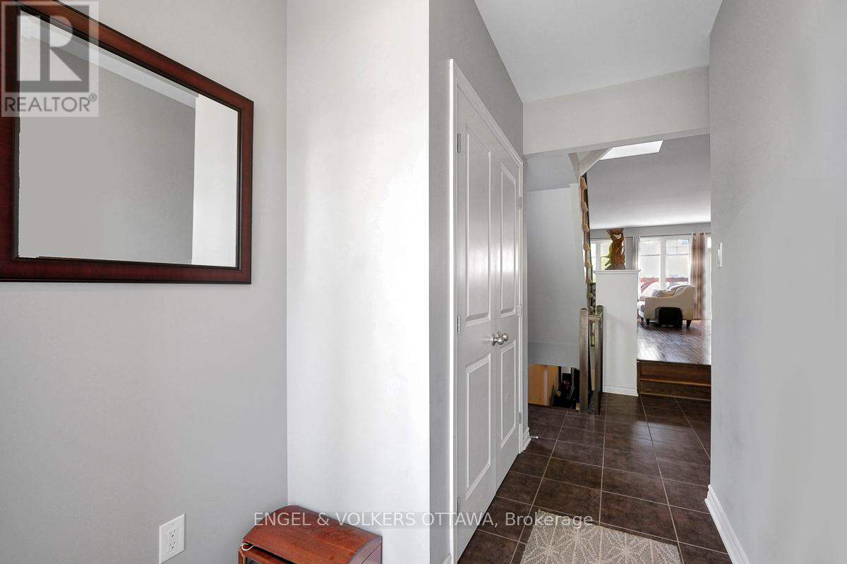 701 Hazelnut Crescent, Ottawa, Ontario  K1T 0K1 - Photo 5 - X13209866