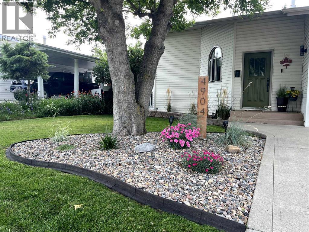 4904 43 Street, Ponoka, Alberta  T4J 1C2 - Photo 2 - A2293739