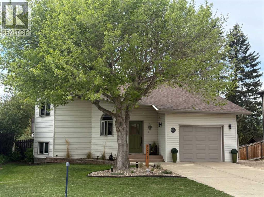 4904 43 Street, Ponoka, Alberta  T4J 1C2 - Photo 1 - A2293739