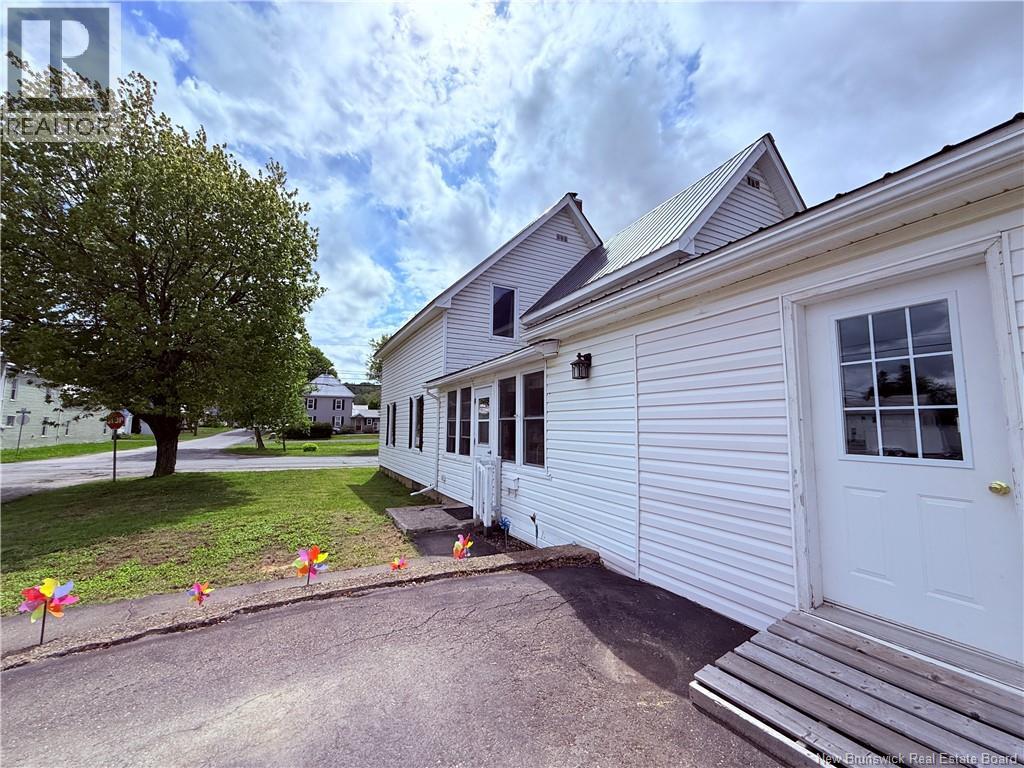 128 Houlton Street, Woodstock, New Brunswick  E7M 1Y9 - Photo 3 - NB140543
