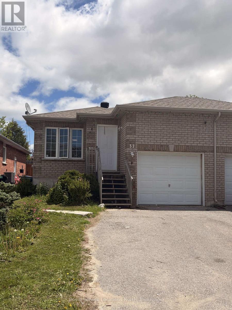 37 Violet Street, Barrie, Ontario L4N 9N2 - Photo 1 - S13209798
