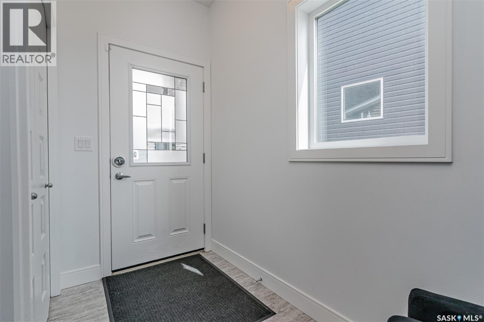 335 Hassard Close, Saskatoon, Saskatchewan  S7L 4Y7 - Photo 3 - SK037452