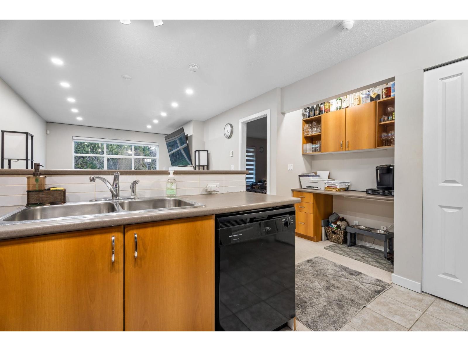 203 14885 105 Avenue, Surrey, British Columbia  V3R 2V6 - Photo 8 - R3129232
