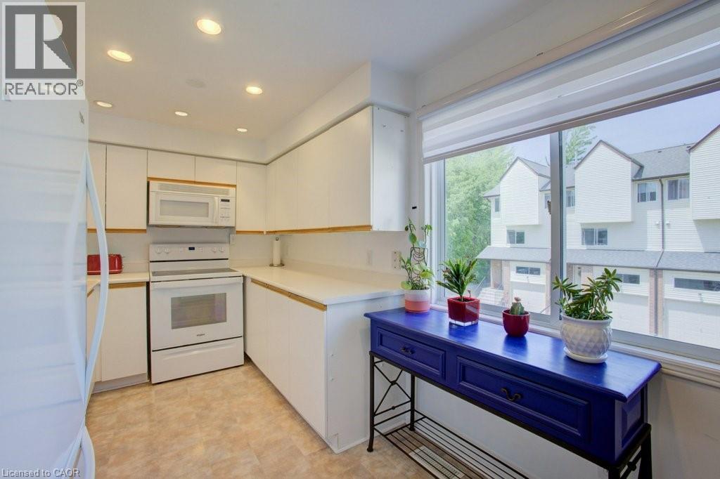 1085 Queens Boulevard Unit# 13, Kitchener, Ontario  N2M 1B9 - Photo 10 - 40833081
