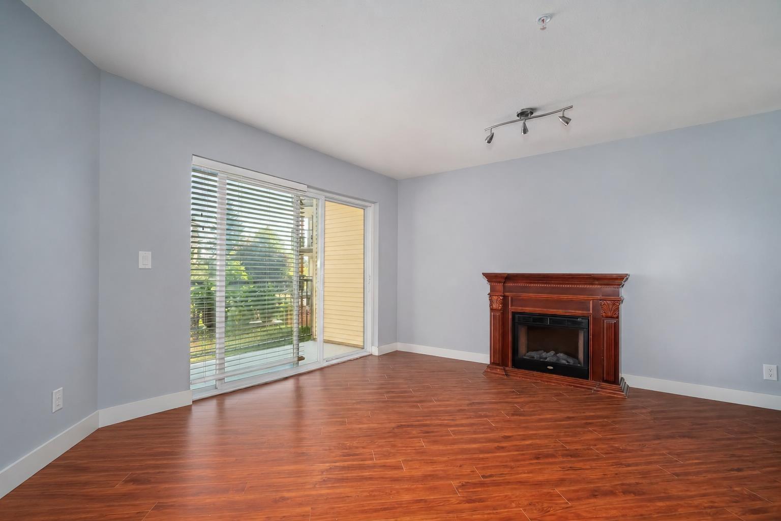 202 2955 Diamond Crescent, Abbotsford, British Columbia  V2T 2L5 - Photo 3 - R3097397