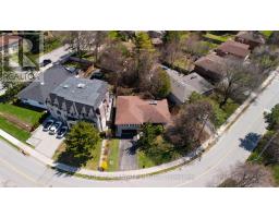 9 HAWKSBURY DRIVE, Toronto, Ontario