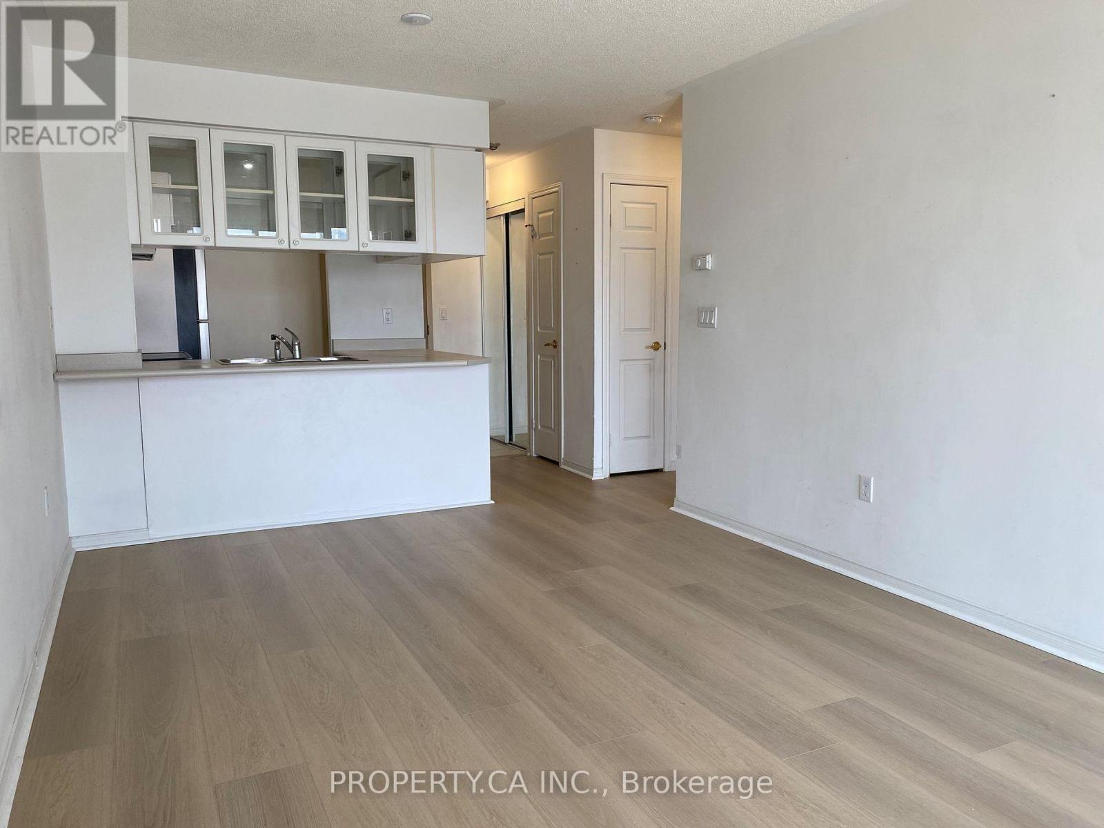 1508 - 909 Bay Street, Toronto, Ontario  M5S 3G2 - Photo 4 - C13209698