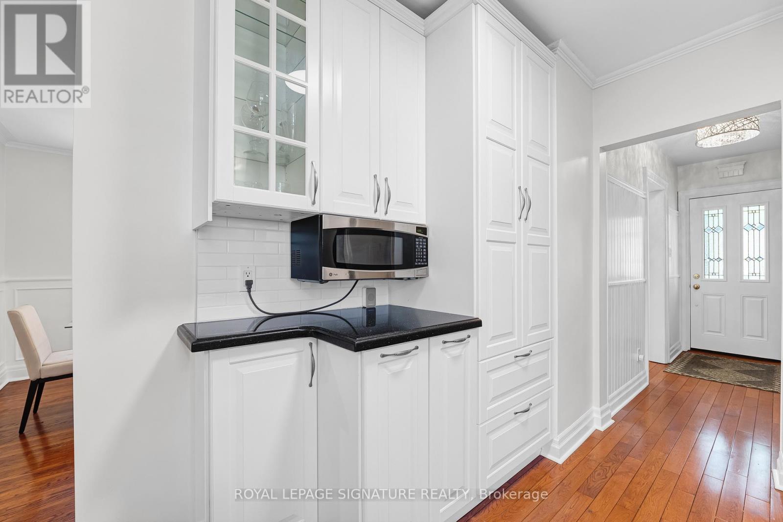41 Southvale Drive, Toronto, Ontario  M4G 1G1 - Photo 10 - C13209730