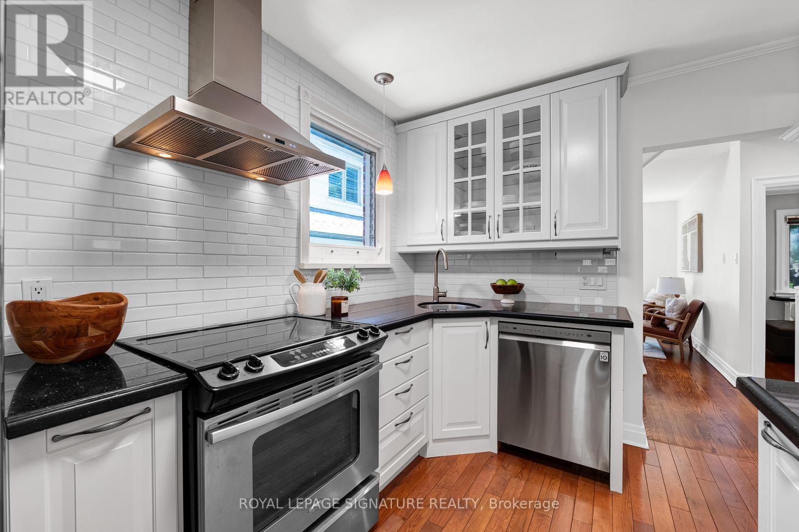 41 Southvale Drive, Toronto, Ontario  M4G 1G1 - Photo 11 - C13209730