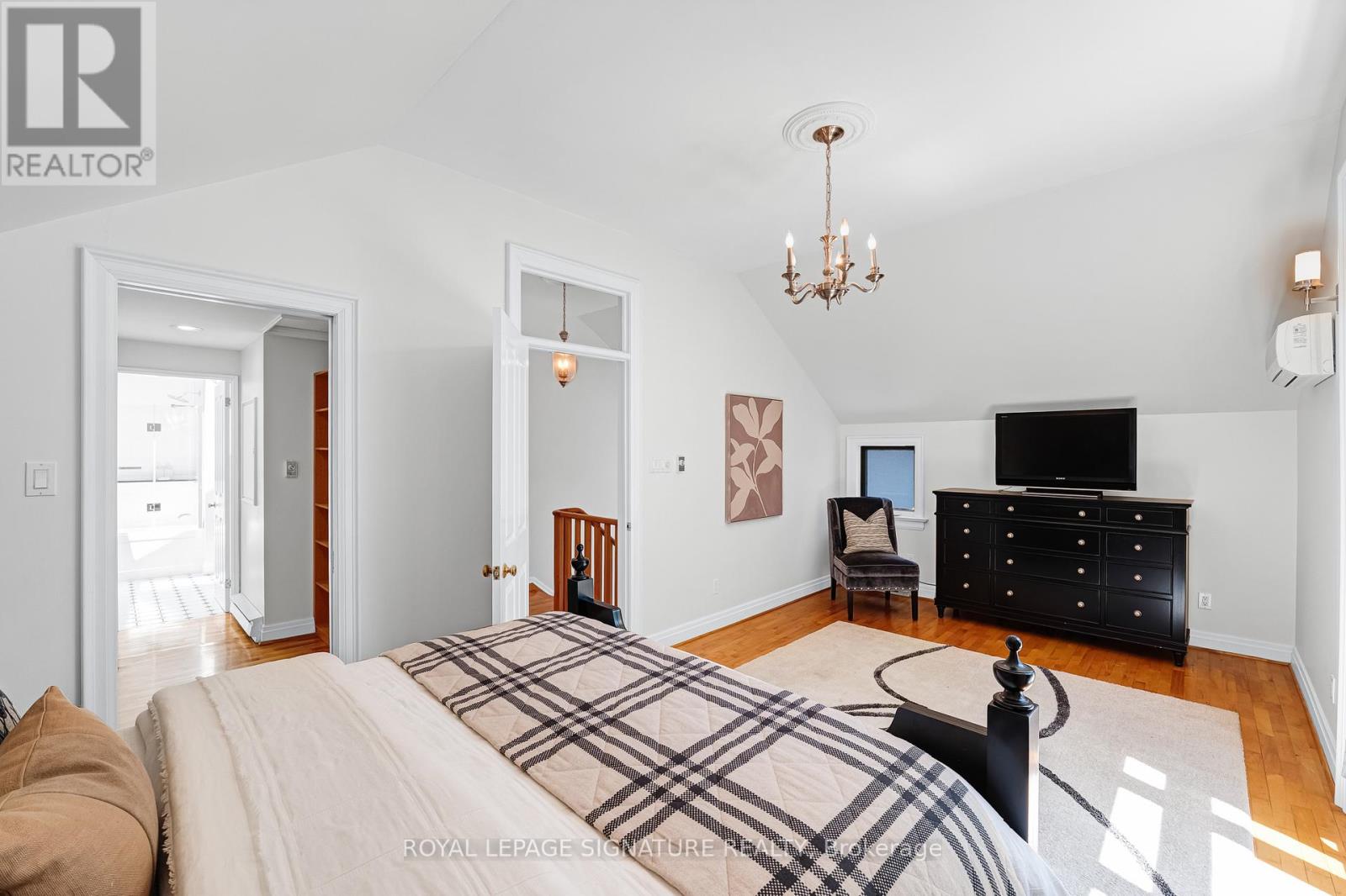 41 Southvale Drive, Toronto, Ontario  M4G 1G1 - Photo 21 - C13209730