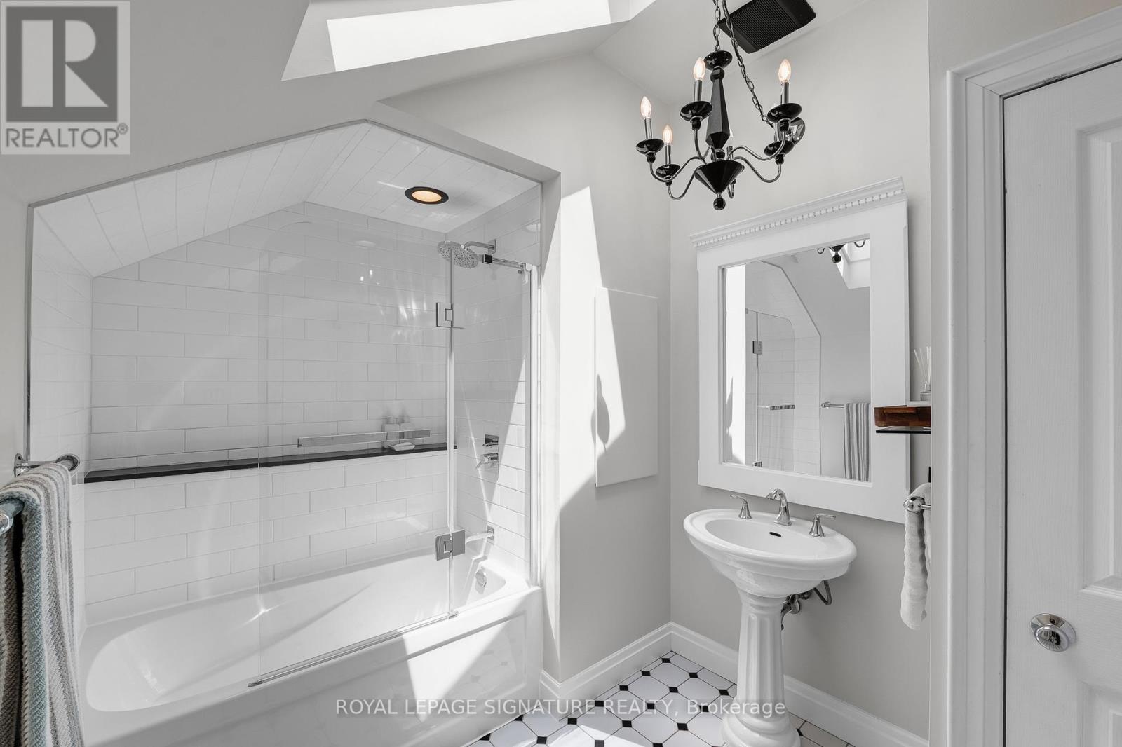41 Southvale Drive, Toronto, Ontario  M4G 1G1 - Photo 22 - C13209730