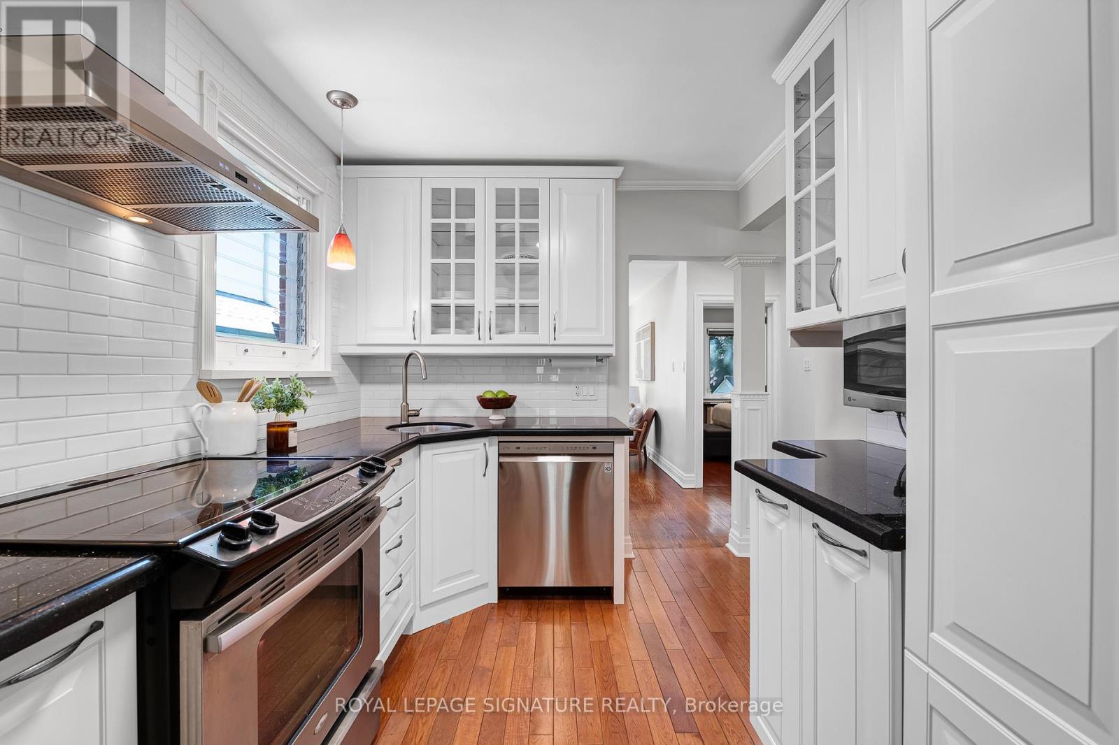41 Southvale Drive, Toronto, Ontario  M4G 1G1 - Photo 8 - C13209730