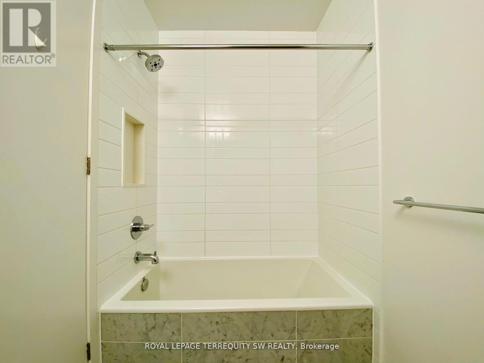 Lph09 - 38 Iannuzzi Street, Toronto, Ontario  M5V 0S2 - Photo 8 - C13209794