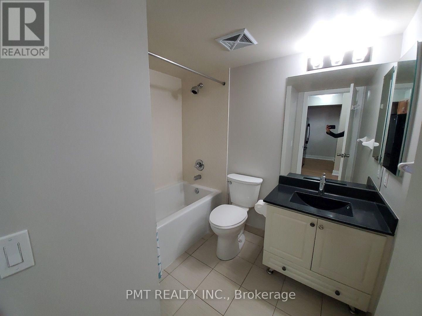 1421 - 135 Village Green Square, Toronto, Ontario  M1S 0G4 - Photo 9 - E13209712