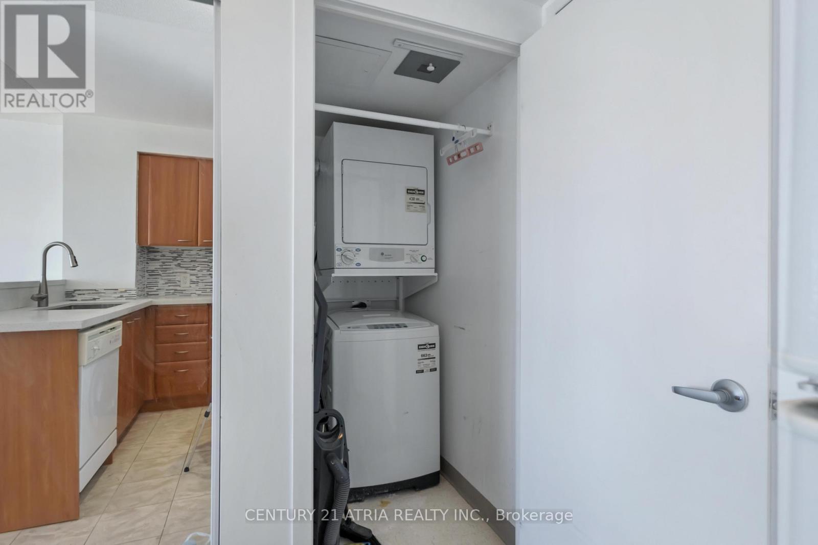 2910 - 38 Lee Centre Drive, Toronto, Ontario  M1H 3J7 - Photo 27 - E13209732