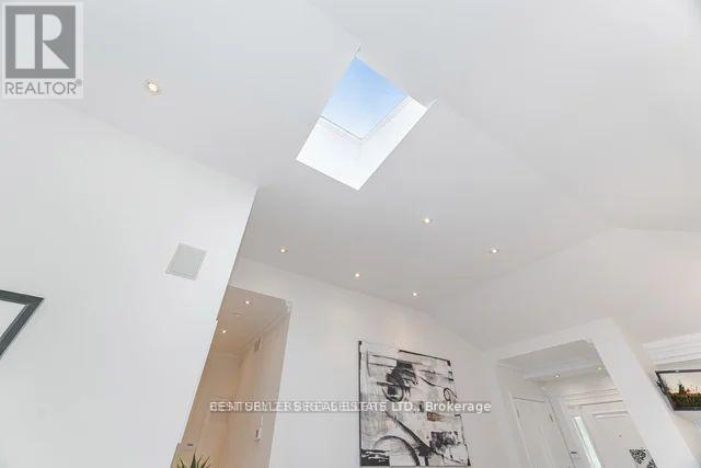 1595 Calverton Court, Mississauga, Ontario  L5G 2W4 - Photo 8 - W12754256