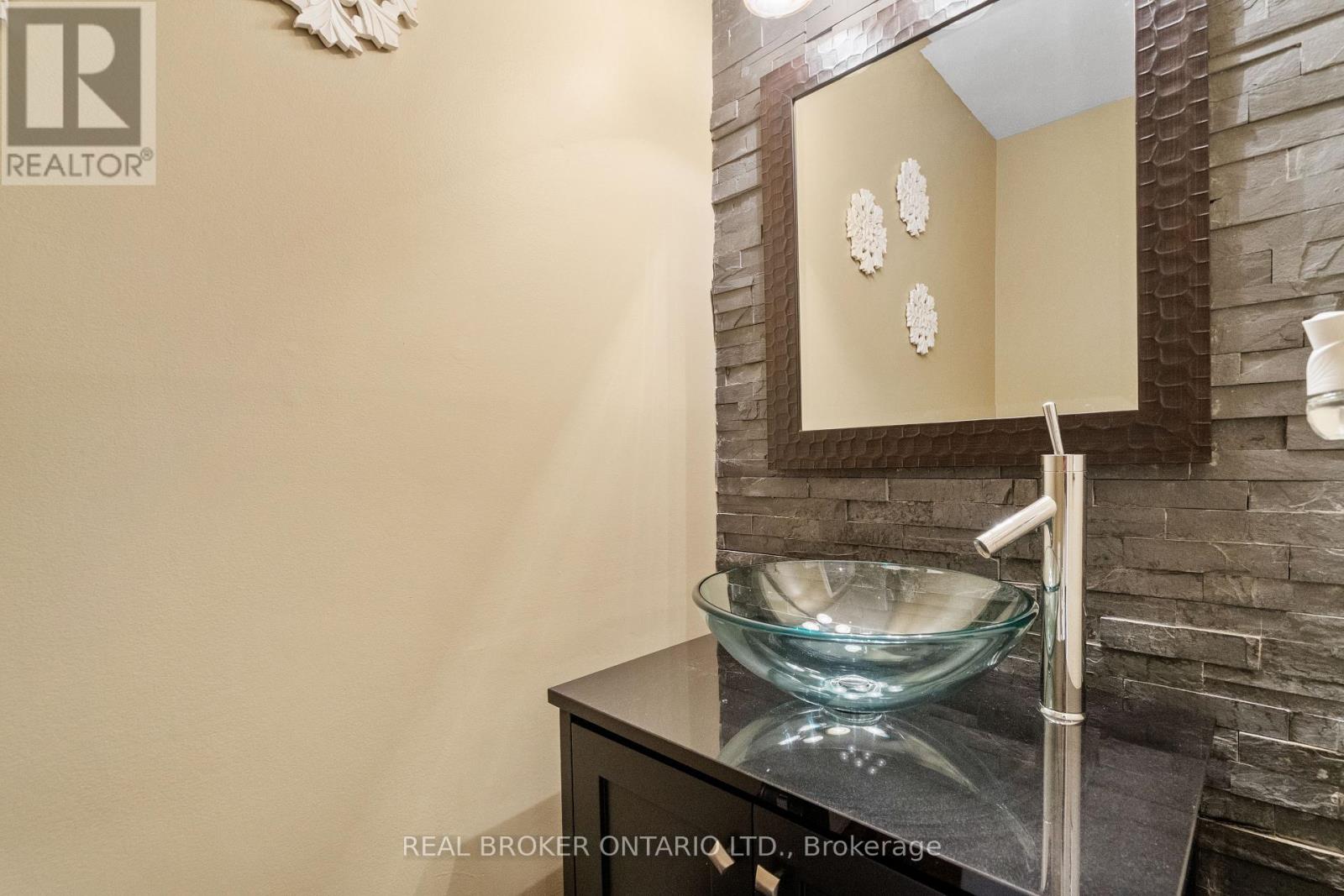 63 Haskell Crescent, Aurora, Ontario  L4G 5T6 - Photo 10 - N13209932