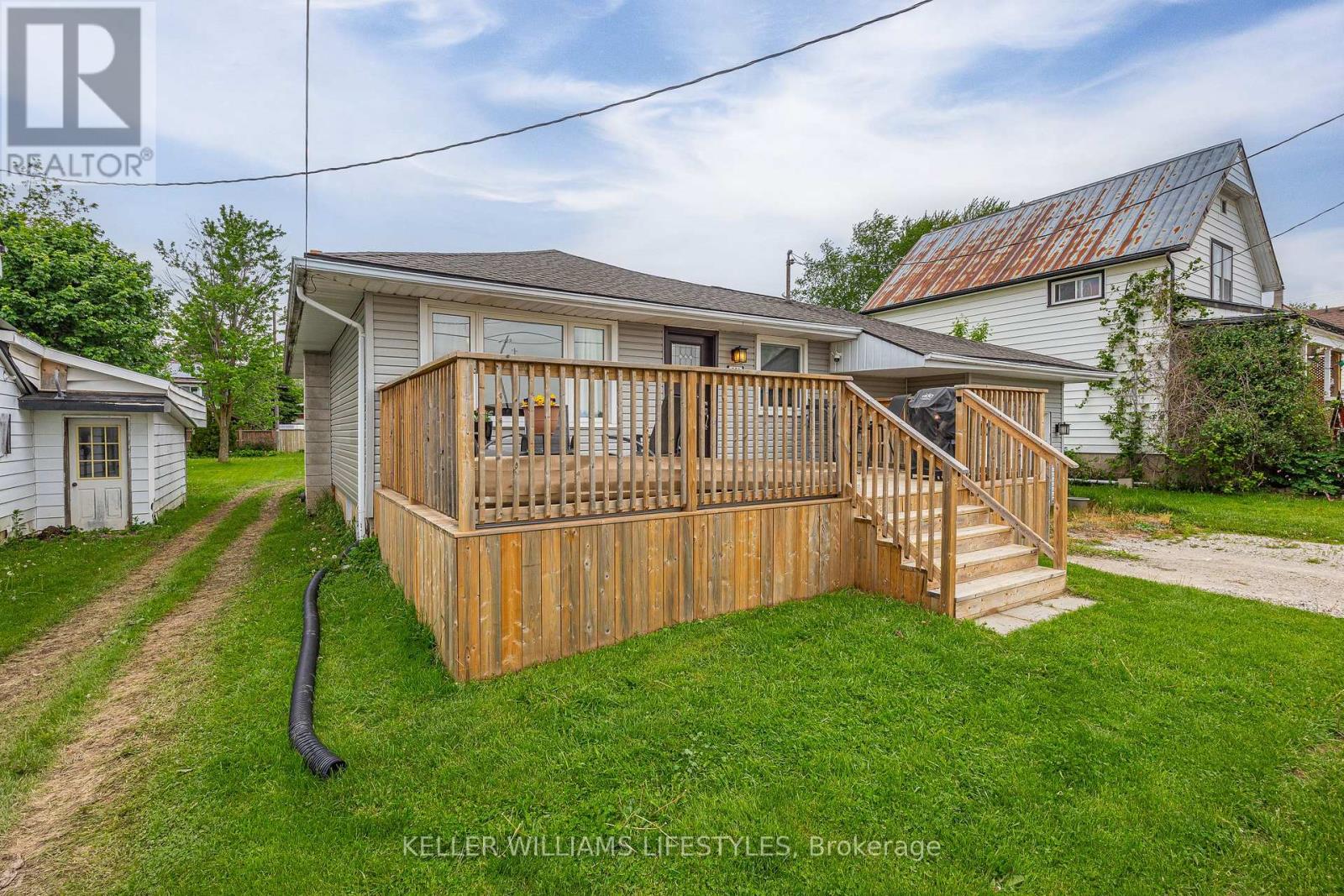 258 Upper Queen Street, Thames Centre, Ontario  N0M 2P0 - Photo 2 - X13209950