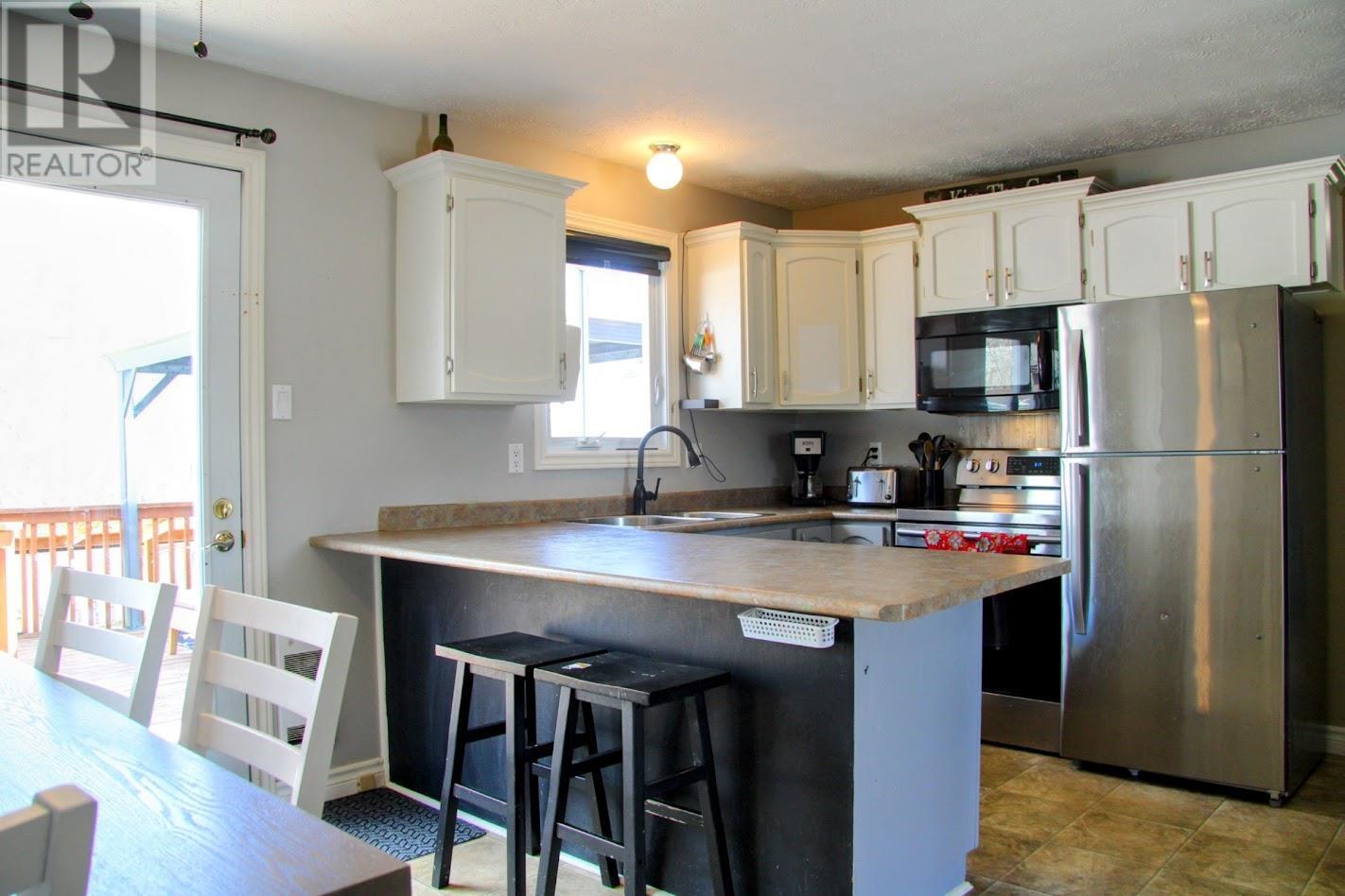 50 Otter Ave, Manitouwadge, Ontario  P0T 2C0 - Photo 4 - TB2601216