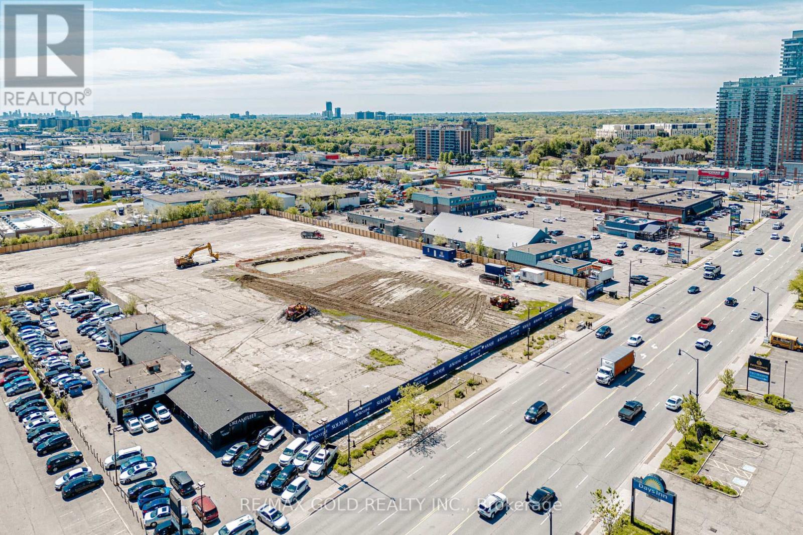 G1 - 243 Queen Street E, Brampton, Ontario L6W 2B5 - Photo 1 - W13209776