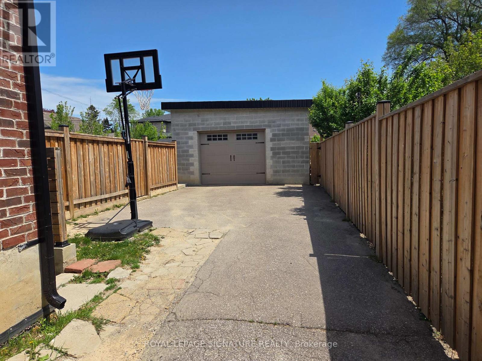 Lower - 33 Ingleside Drive, Toronto, Ontario  M3K 1V2 - Photo 2 - W13209790